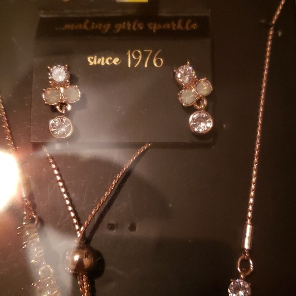 Cubic zirconia  necklace and earring set - Picture 3 of 3